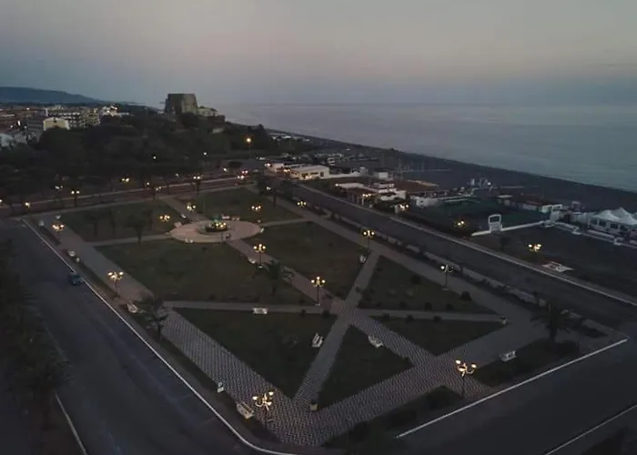 לינה וארוחת בוקר Rosy House סקליאה