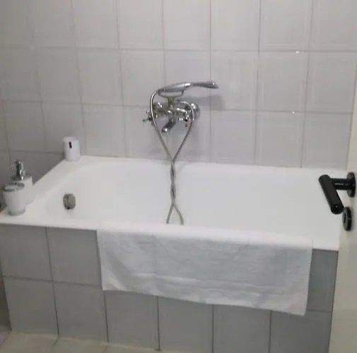 לינה וארוחת בוקר Rosy House 3*