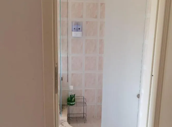 לינה וארוחת בוקר Rosy House