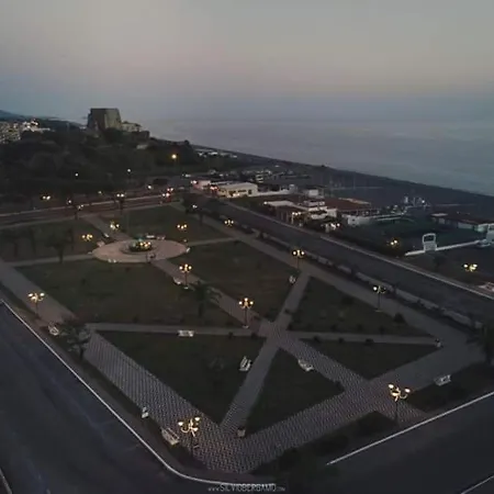 ベッド・アンド・ブレックファスト Rosy House スカレア