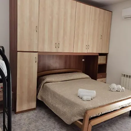 Rosy House Frühstückspension 3*